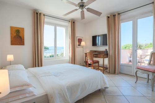Hotel Villa Les Rosiers Grimaud Esterno foto